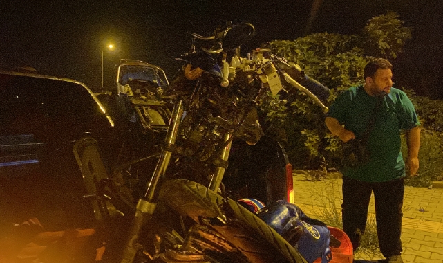 Otomobil İle Motosiklet Çarpıştı
