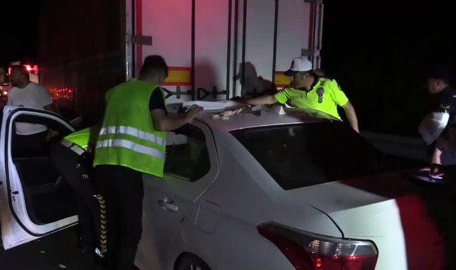 Otomobil, Tıra Arkadan Çarptı