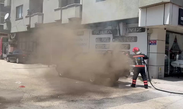 Park Halindeki Otomobil Alev Alev Yandı