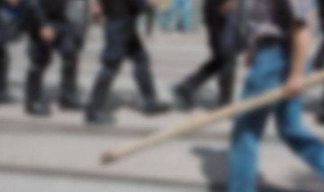 Polis, Taşlı, Sopalı Kavgayı Uyarı Ateşiyle Ayırabildi!