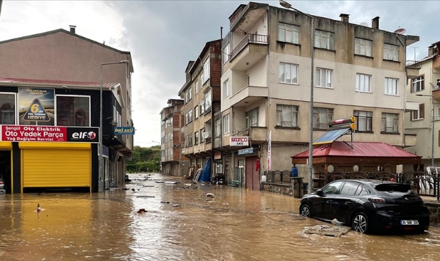 Şiddetli Yağış Su Baskınına Neden Oldu