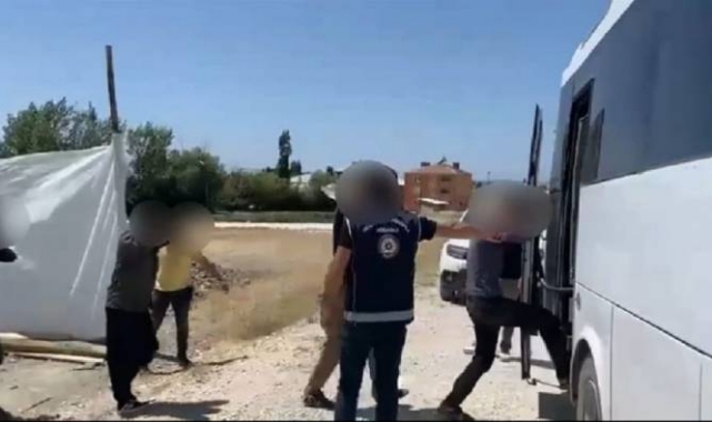 Yeri Kazarak Yaptıkları Metruk Binada Göçmenleri Saklamışlar