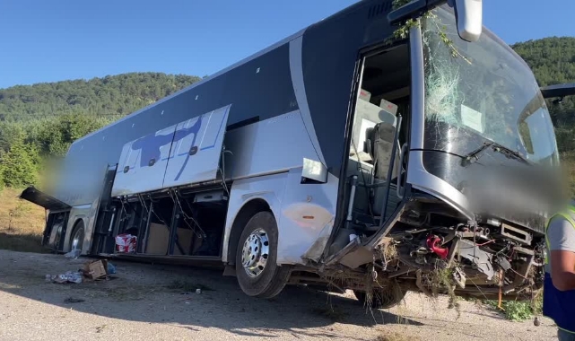 Yolcu Otobüsü Kontrolden Çıktı: 14 Yaralı