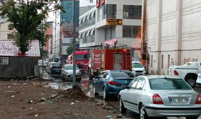 AVM'de Korkutan Yangın