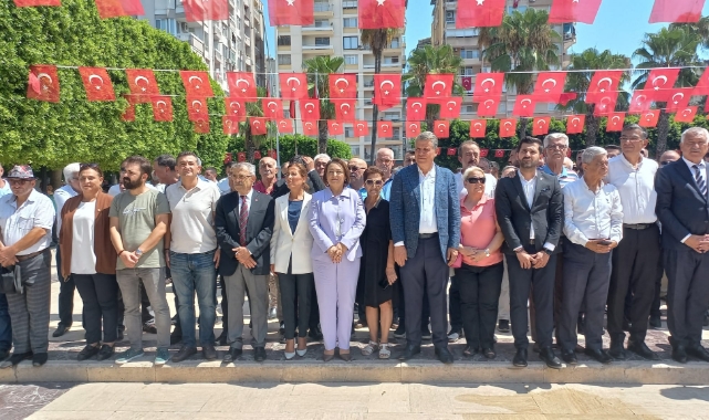 CHP Adana İl Örgütü Zafer Bayramını Kutladı
