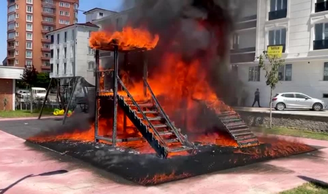 Çocuk Parkı Yandı