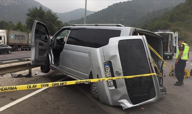 Düğün Dönüşü Feci Kaza:1 Ölü, 13 Yaralı