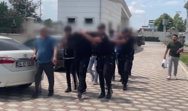 "Dur" İhtarına Uymayan İki Araçta Uyuşturucu Çıktı