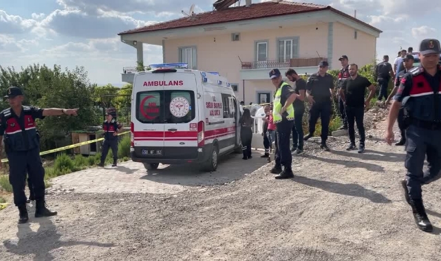 Eşini Öldürüp İntihar Etti