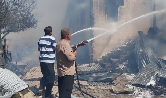 Evde Başlayıp Ormana Sıçrayan Yangın Söndürüldü