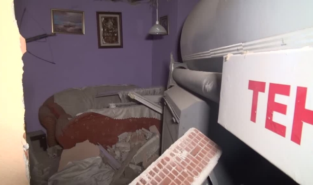 Freni Boşalan Tanker Eve Çarptı