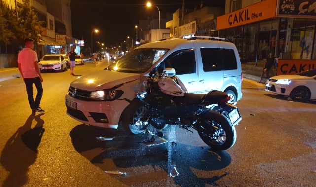 Hafif Ticari Araçla Çarpışan Motosiklet Sürücüsü Yaralandı
