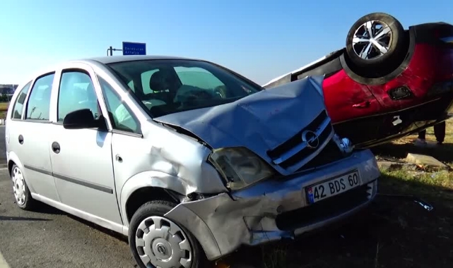 İki Otomobil Çarpıştı: 6 Yaralı