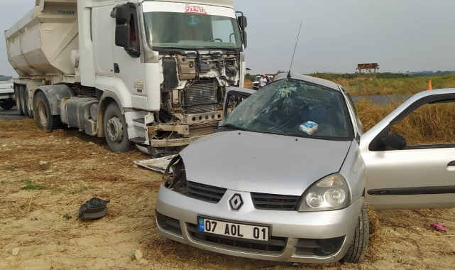 Kamyon İle Otomobil Çarpıştı