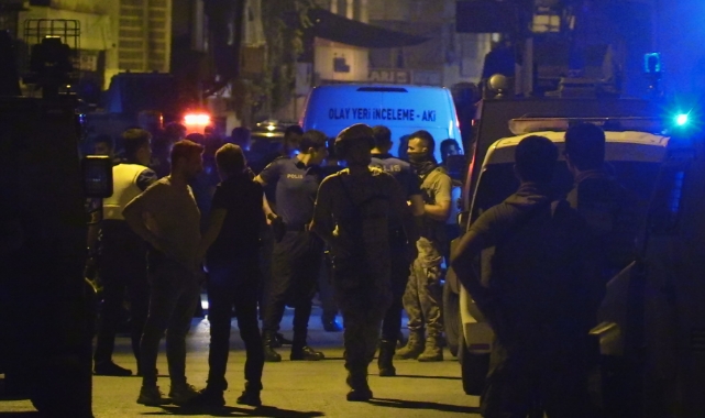Kavgayı Ayırmaya Çalışırken Bıçakla Yaralandı
