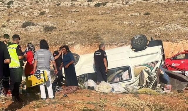 Minibüs Şarampole Devrildi