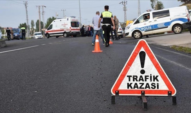 Motosiklet, Aydınlatma Direğine Çarptı