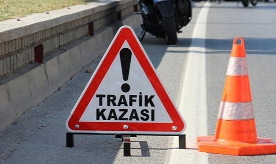Otomobil, Şarampole Devrildi:4 Yaralı