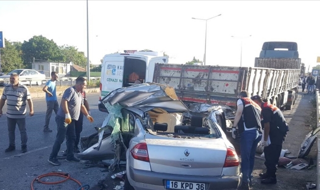 Otomobil, Tıra Çarptı:4 Ölü,2 Yaralı