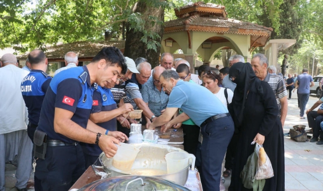 Pozantı Belediyesi Aşure Dağıttı