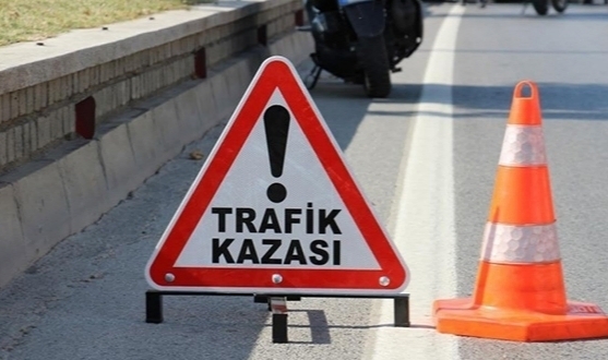 Sürücüsünün Direksiyon Hakimiyetini Kaybettiği Tır Devrildi