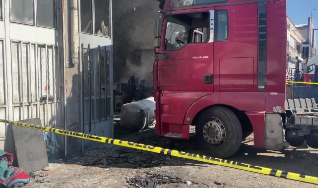 Tırın Yakıt Deposu Patladı:2 Yaralı