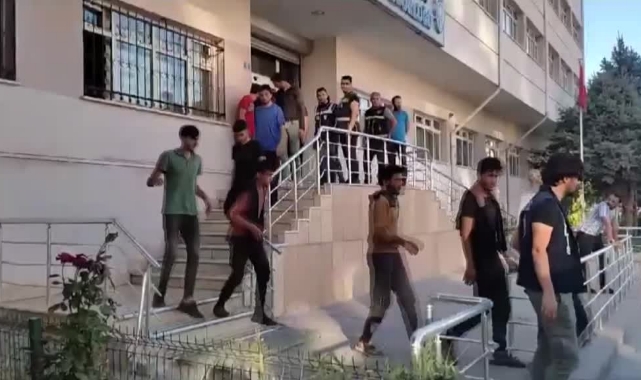 Topladığı Kaçak Göçmenleri Bırakıp Kaçtı