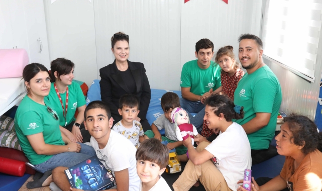 Rektör Tuncel, Konteyner Kentteki Tedavi Gören Çocukları Ziyaret Etti