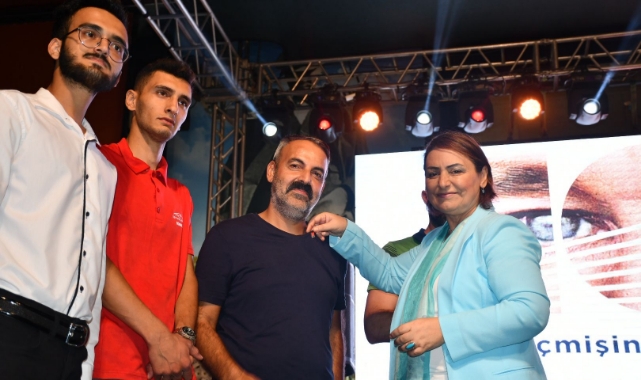 Adanalı Oygur Ailesi CHP Rozeti Taktı