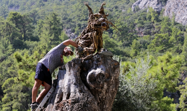 Ağaç Dallarından Sanat Eserine