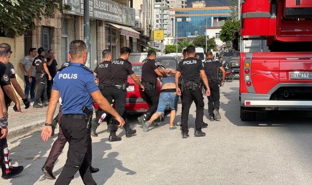 Annesini Balkondan Atıyordu!