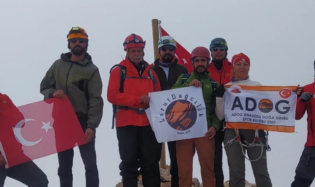 Azimli Dağcılar Aladağlarda Türk Bayrağını Dalgalandırdı