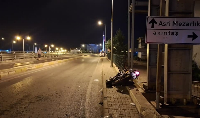 Hafif Ticari Araca Arkadan Çarptı:2 Yaralı