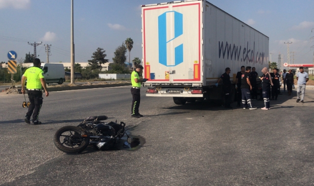 Motosiklet Sürücüsü Tırın Altında Kaldı