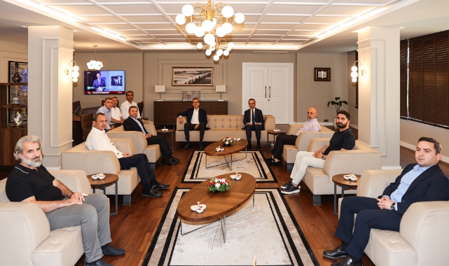 Ömer Çelik Yüreğir Belediyesi’ni Ziyaret Etti