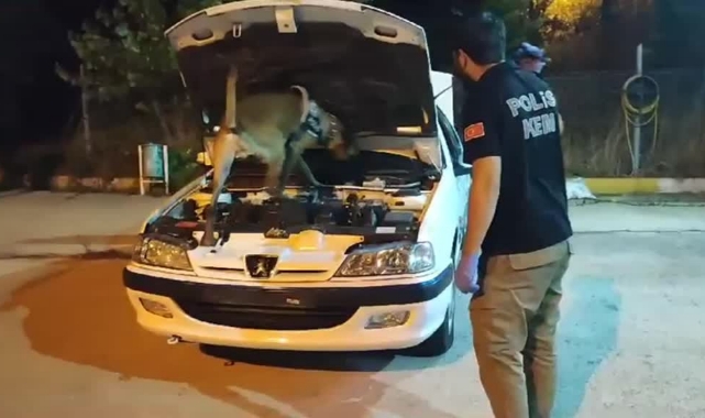 Otomobilin Yakıt Deposundan Uyuşturucu Çıktı