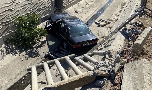 Otomobiliyle Su Kanalına Uçtu