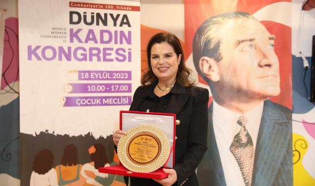 Rektör Tuncel’e 'Yılın Kadın Rektörü' Ödülü