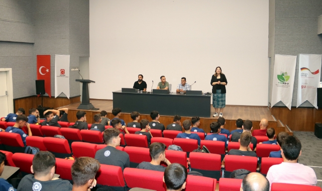 Sektör Temsilcileri Öğrencilerle Bir Araya Geldi