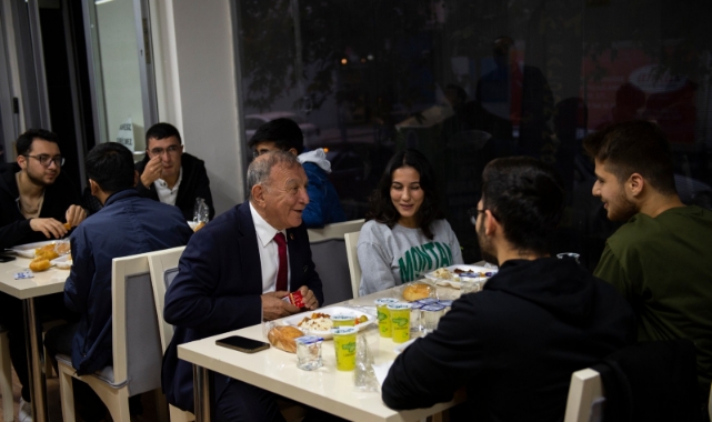 Seyhan'dan Üniversite Öğrencilerine Nakdi Yardım
