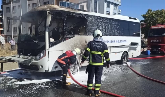 Seyir Halindeki Yolcu Midibüsü Alev Aldı