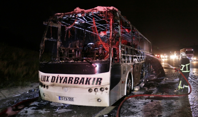 Seyir Halindeyken Alev Alev Yandı