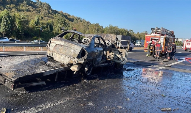 Tıra Çarptıktan Sonra Yanan Çekicinin Şoförü Öldü
