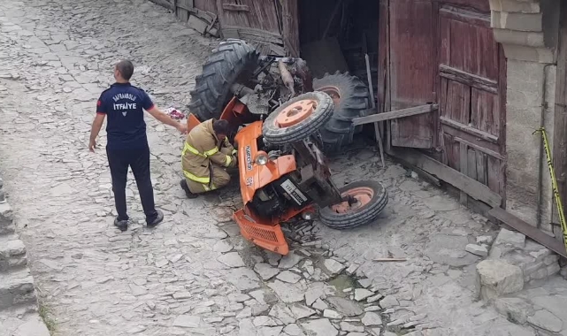 Traktör Devrildi, Sürücü Ağır Yaralandı