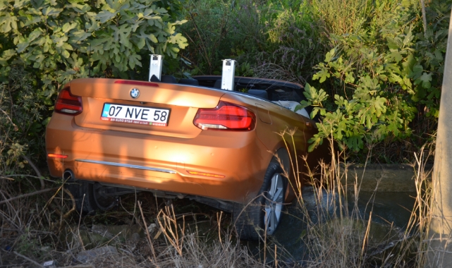 Turistlerin Otomobili Sulama Kanalına Düştü