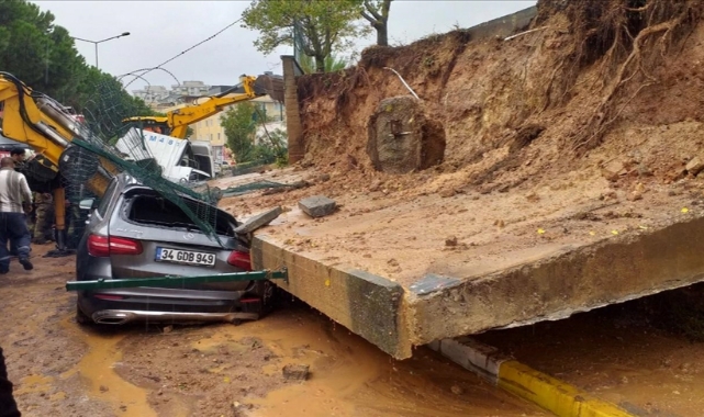 Yoğun Yağıştan İstinat Duvarı Çöktü