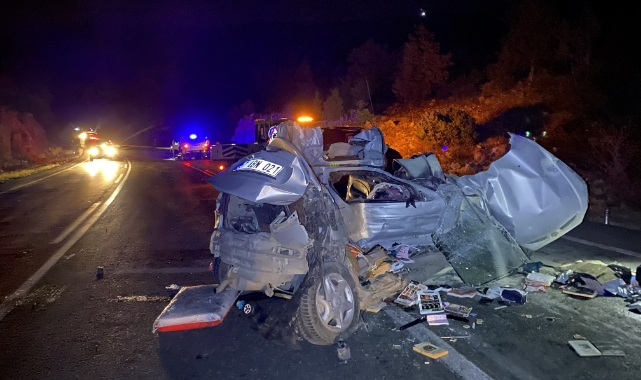 Yolcu Otobüsüyle Otomobil Çarpıştı:1Ölü,5 Yaralı