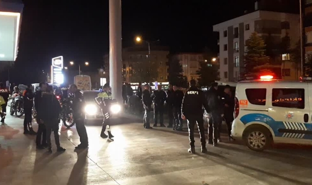 Alkol Alıp, Polise Direndiler