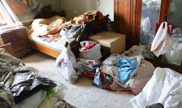 Alzheimer Hastasının Evinden 2 Kamyon Çöp Çıktı