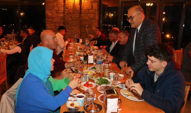 Başkan Çay'dan Muhtarlar Ve Ailelerine Yemek